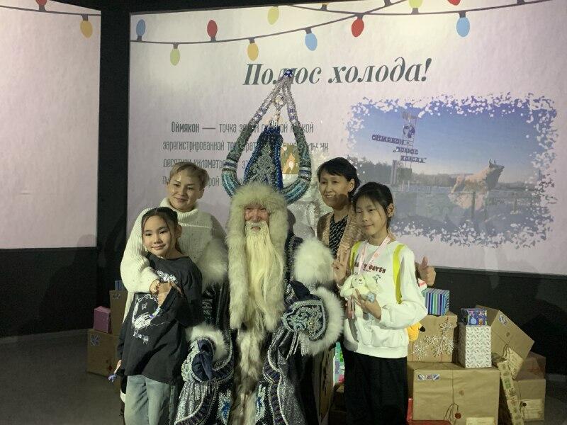В Якутске заработала новогодняя выставка «Ёлка, шарики, мороз: рецепт Нового года»